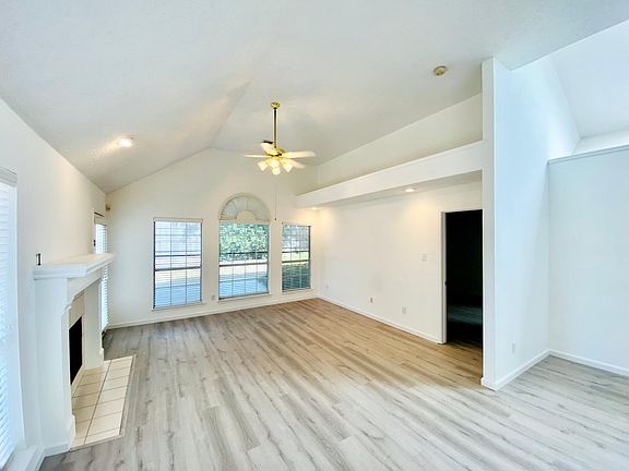 4th image of 2105 Acosta Ln