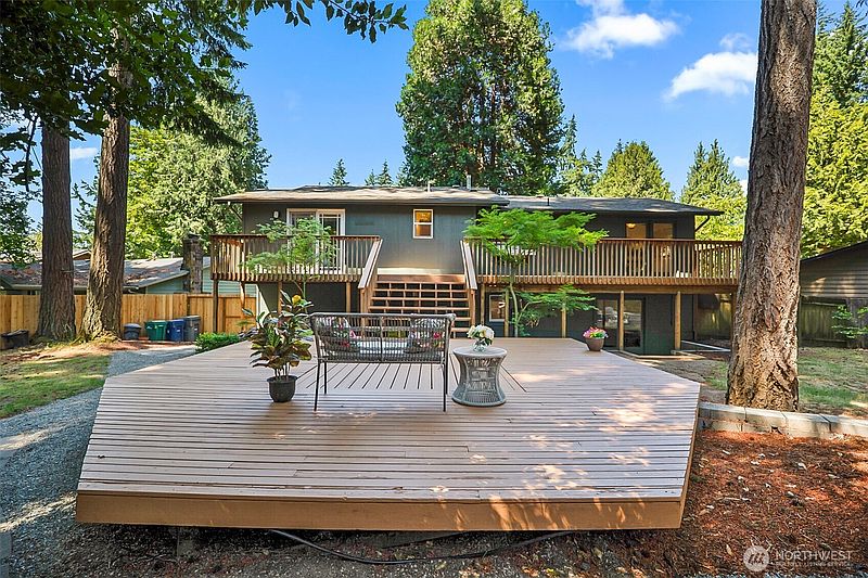 3rd image of 10716 127th Avenue NE