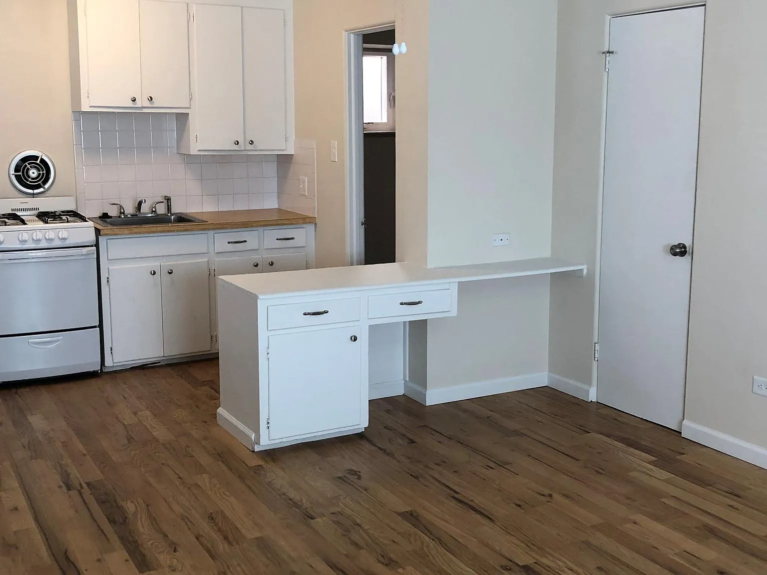 2456 S York St — Photo 3