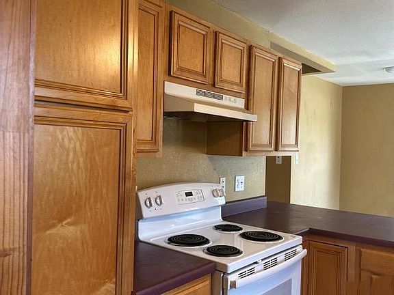 5th image of 408 Ruth St