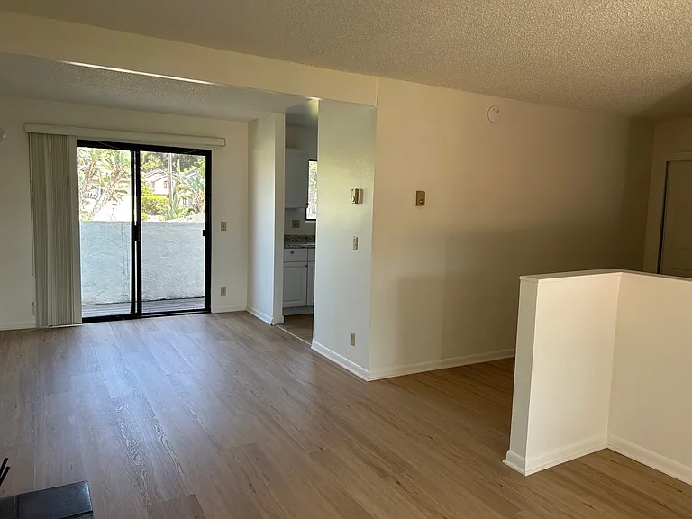 1121 Chino St #4 — Photo 3