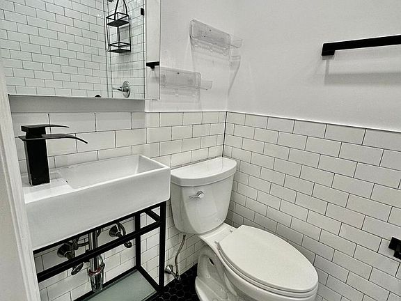 5th image of 2371 Arthur Ave #3