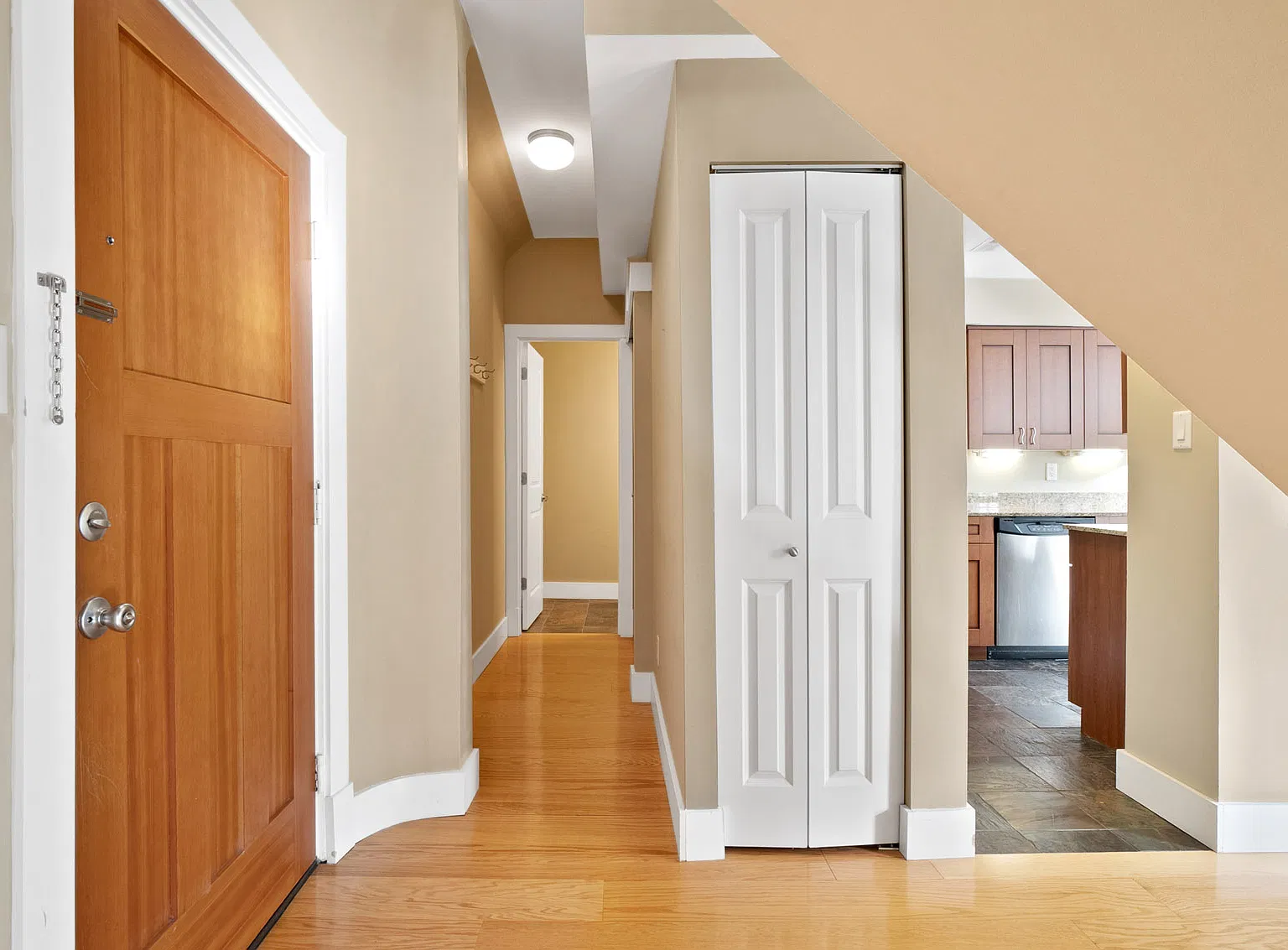 2 bed, 2.5 bath, 1222 sqft, $1,695 — Photo 2