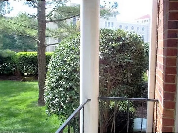 1 bed, 1.0 bath, 784 sqft, $1,650 — Photo 2