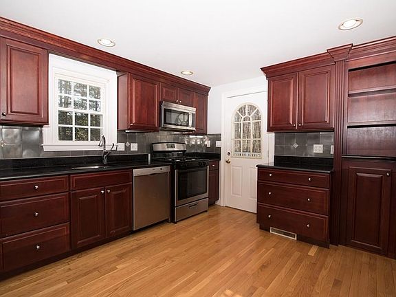 5th image of 217 Ponderosa Dr