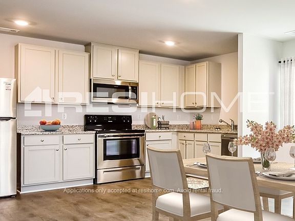 3rd image of 1040 Bluecoat Cir