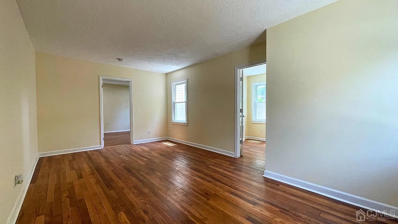 3 bed, 2.0 bath, 1272 sqft, $3,300 — Photo 4