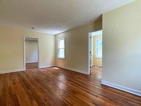 4th image of 408 Ryders Ln