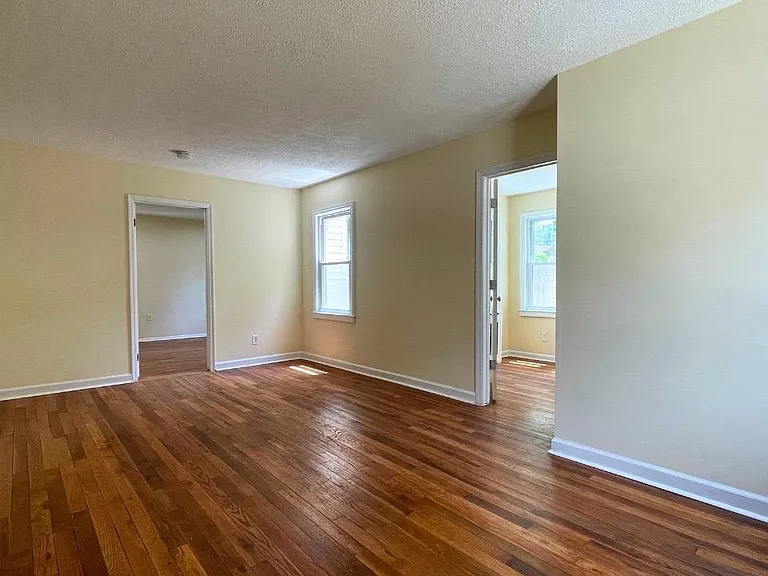 408 Ryders Ln — Photo 4
