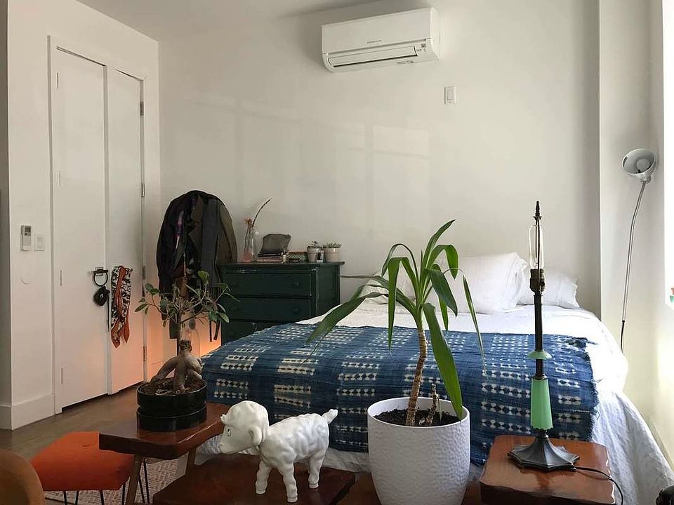 2nd image of 889 Putnam Ave #11