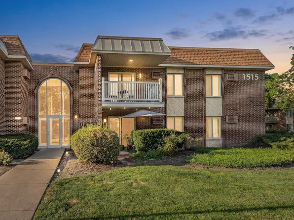 1515 E Churchill Dr Unit 102, Palatine, IL 60074