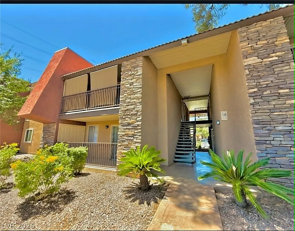 1 bed, 1.0 bath, 700 sqft, $1,200 — Photo 3