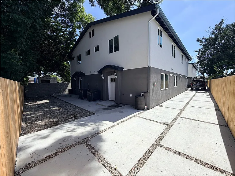 213 E Raymond St #A — Photo 3