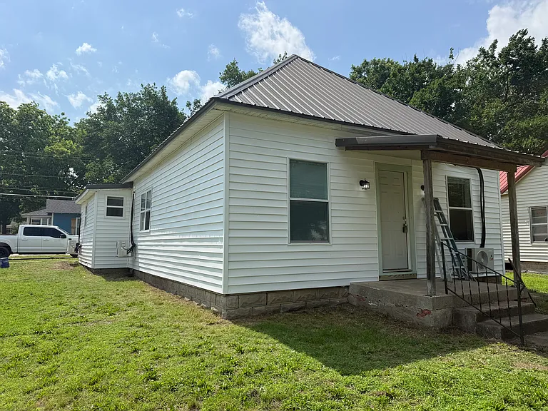829 S Wyandotte Ave — Photo 1