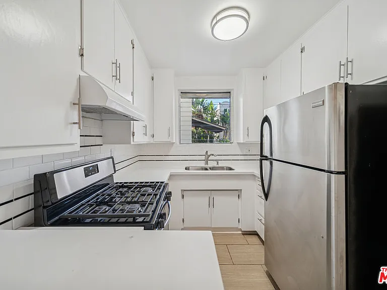 1215 N Hayworth Ave #104 — Photo 4