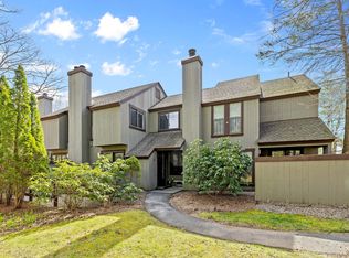 2 Willow Ln #2, Avon, CT 06001