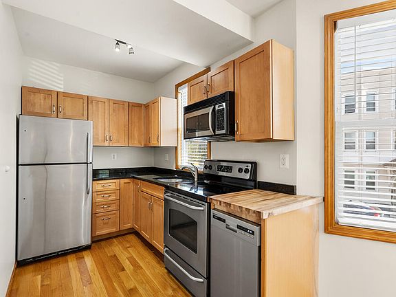 3rd image of 609 Dorchester Ave APT 2