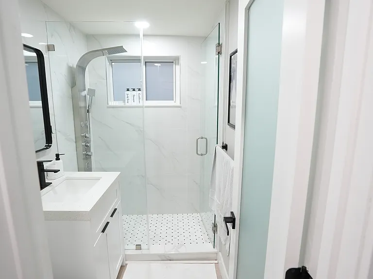 331 W 40th Pl — Photo 11