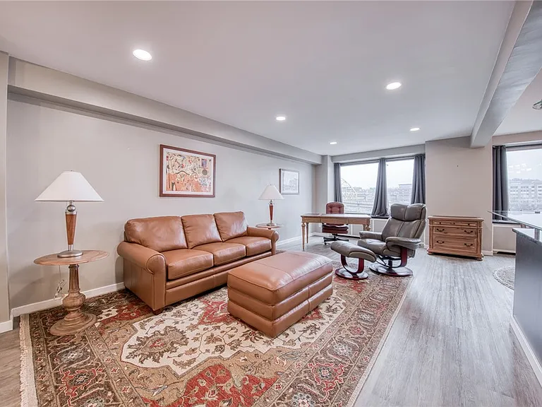 320 Fort Duquesne Blvd #4E — Photo 11