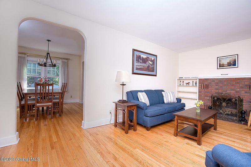 5th image of 180 Roweland Avenue