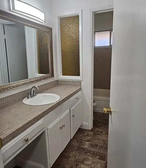 5901 S Land Park Dr — Photo 5
