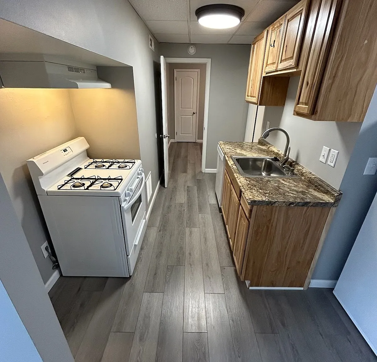 2 bed, 800 sqft, $1,050 — Photo 1