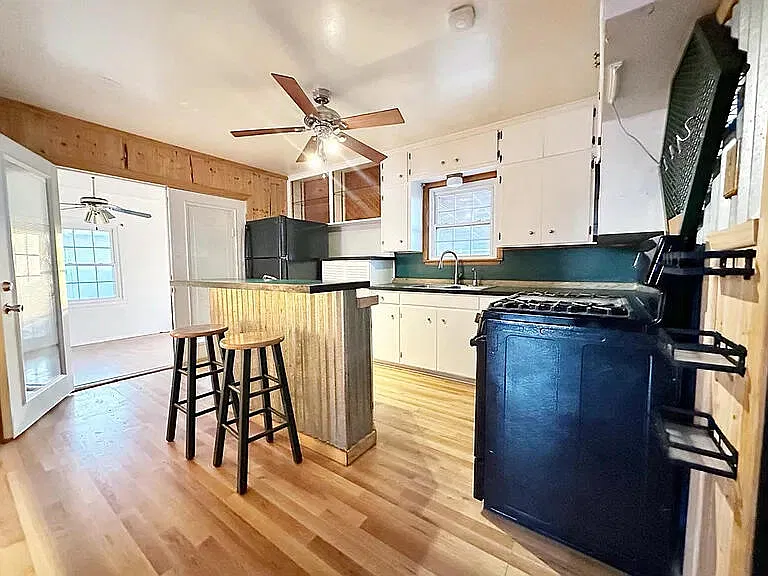 2 bed, 1.5 bath, 1010 sqft, $1,650 — Photo 4