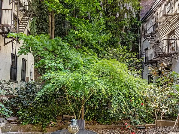 113 W 15th St #3E, New York, NY 10011
