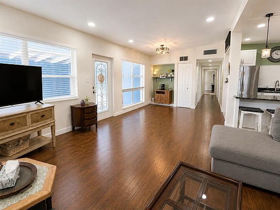 5th image of 1004 DARTMOUTH DRIVE