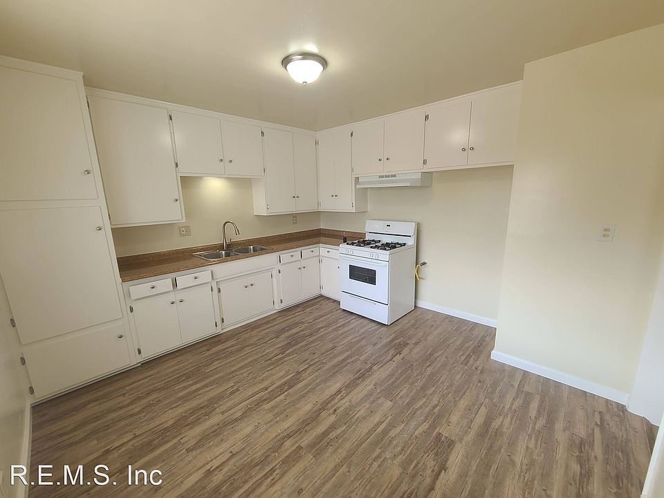 1st image of 4050 W 135th St APT E