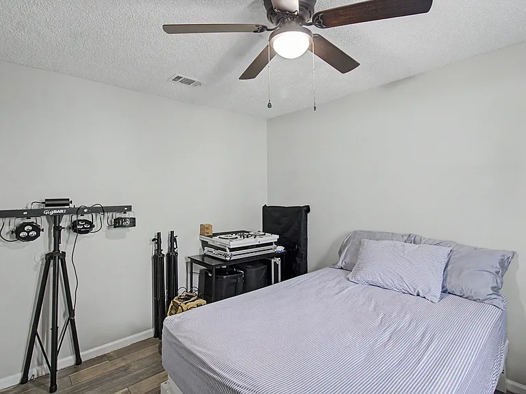 703 Woods Ct — Photo 11