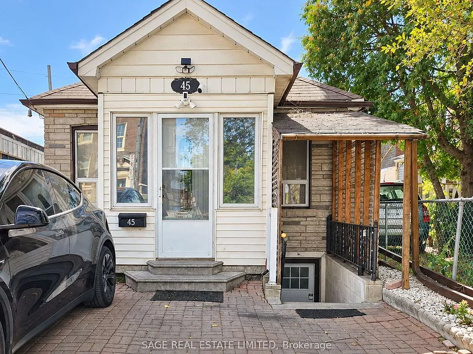45 Turnberry Ave