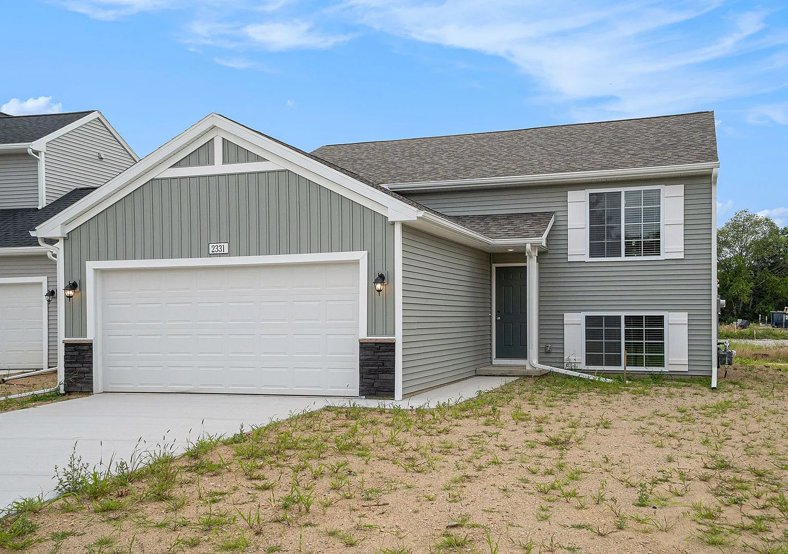1 Month FREE Rent! Applied to Your First Full Month. Terms & Conditions Apply. — Photo 1