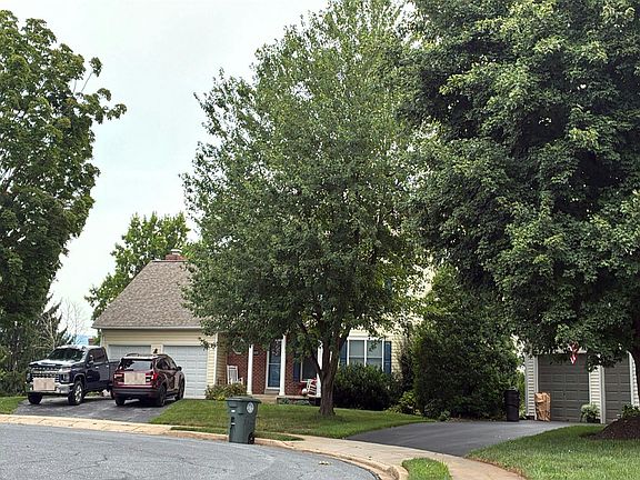 2nd image of 2401 Graystone Ln