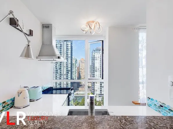1188 Richards St #2002, Vancouver, BC V6B 3E6