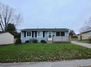 2055 Kings Dr, Bettendorf, IA 52722