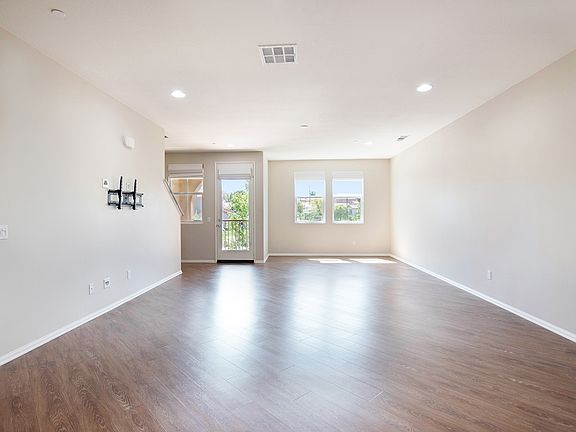 3rd image of 40891 Belleray Ave