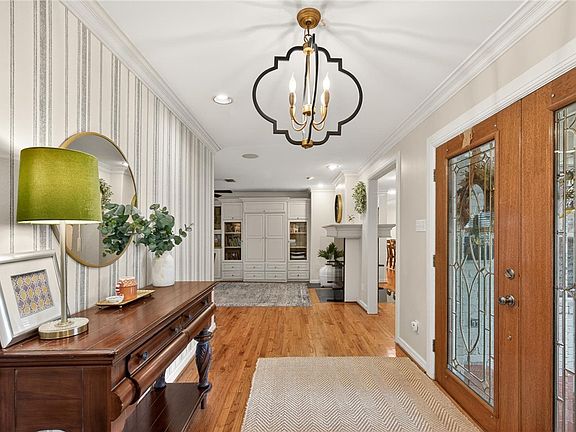 5th image of 209 Jackson Pl