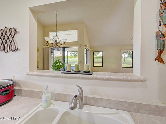 4th image of 822 Ridge Lake Dr