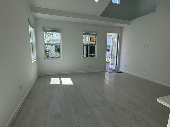 3rd image of 371 Latitude Dr