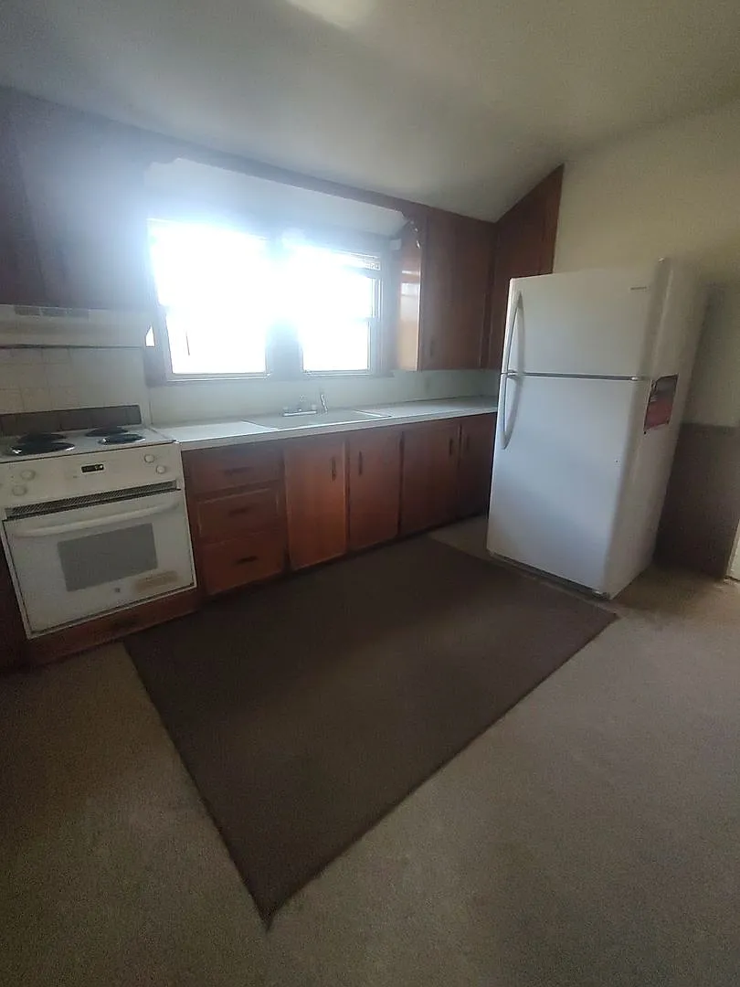 Charming 2 bedroom, 1 bath west of town in Viola (19000 W 55th St S) — Photo 4