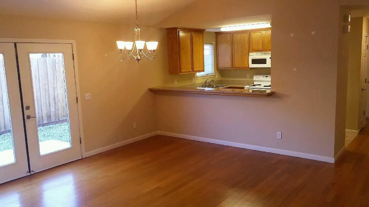 E Acacia St — Photo 2