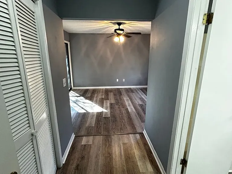 1007 W 11th Ct — Photo 8