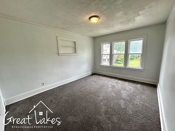 2nd image of 634 Ashland St APT 4