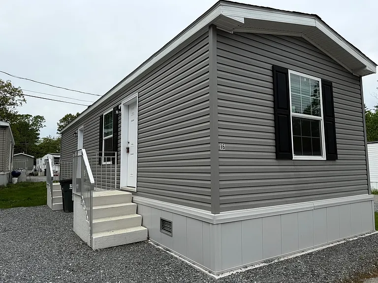 87 Front St — Photo 1