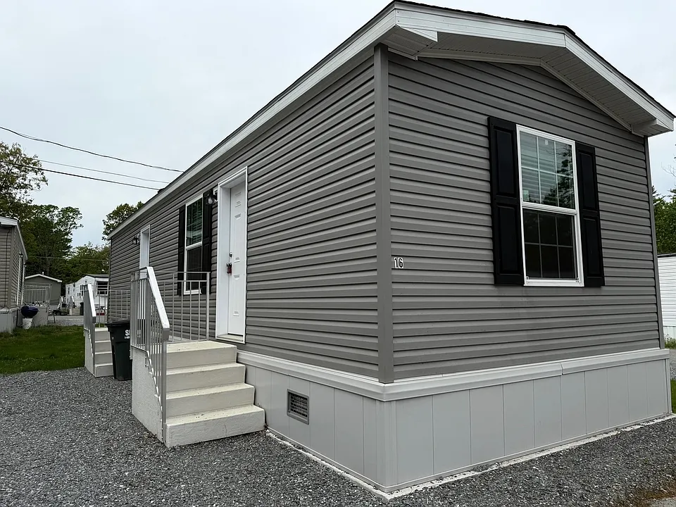 87 Front St