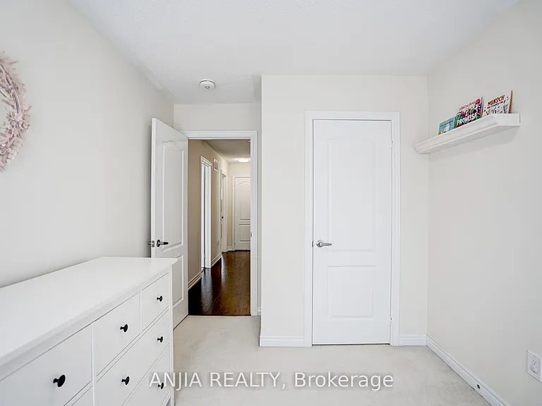 25 Collier Cres — Photo 18