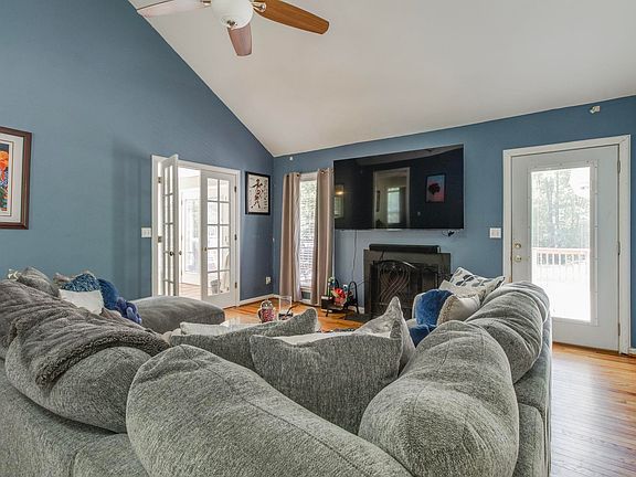 5th image of 429 Sessions Rd