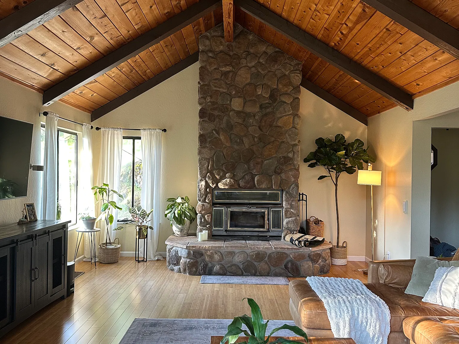 3 bed, 2.5 bath, 1830 sqft, $2,950 — Photo 2