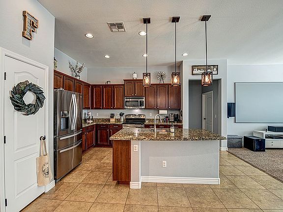 4th image of 3833 E Comstock Dr